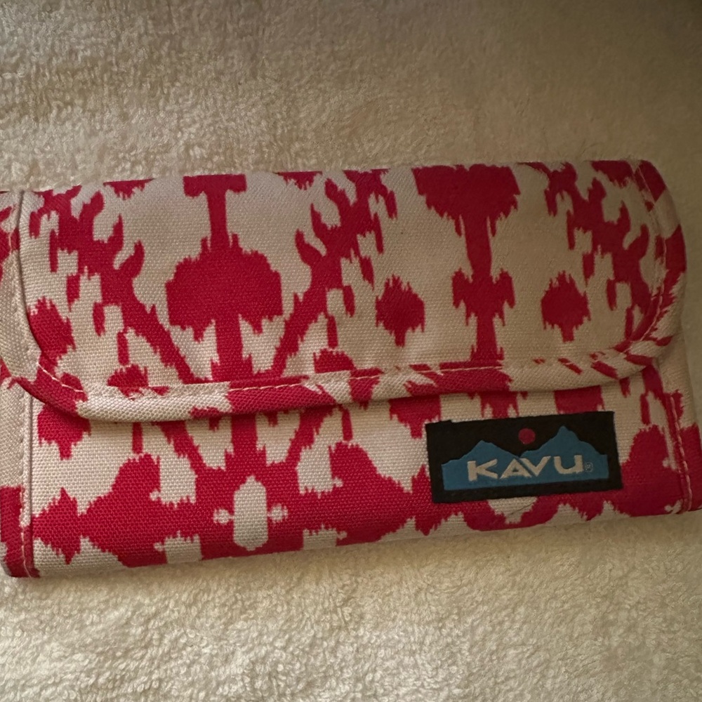 KAVU Red and Cream Patterned Clutch B-104
